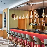 Four Points By Sheraton Mons Готель Любляна
