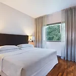 Four Points By Sheraton Mons Готель