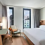 Four Points By Sheraton Mons Готель