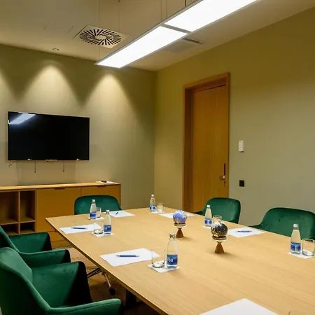 Hotel Four Points By Sheraton Mons 4*