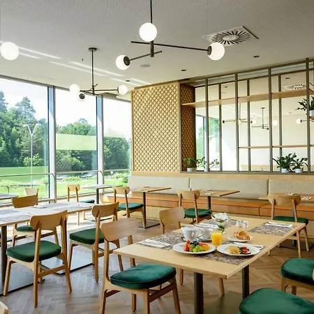 Four Points By Sheraton Mons מלון 4*