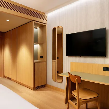 מלון Four Points By Sheraton Mons 4*