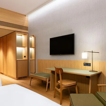 Four Points By Sheraton Mons מלון