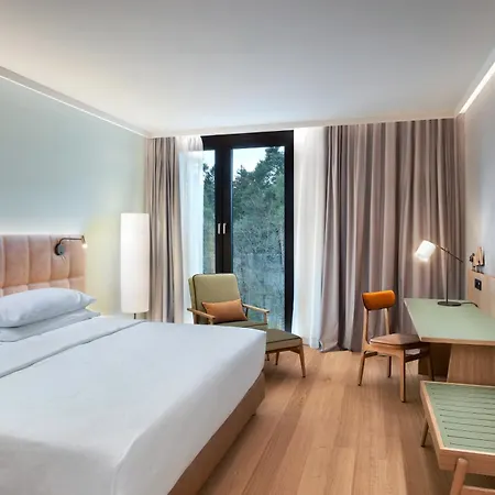 Four Points By Sheraton Mons מלון