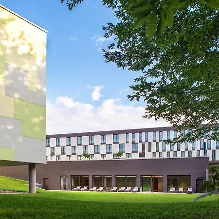 מלון Four Points By Sheraton Mons 4*