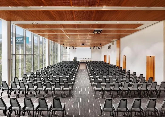 מלון Four Points By Sheraton Mons 4*