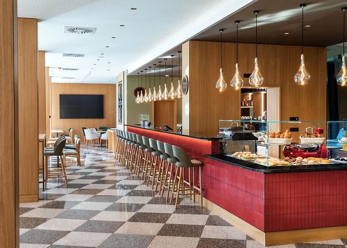 Four Points By Sheraton Mons מלון