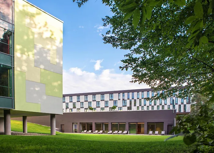 מלון Four Points By Sheraton Mons 4*