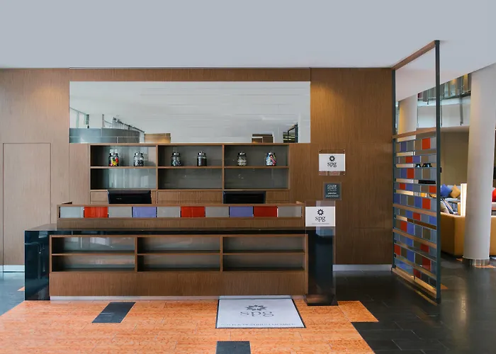 מלון Four Points By Sheraton Mons 4*