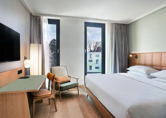 Four Points By Sheraton Mons מלון