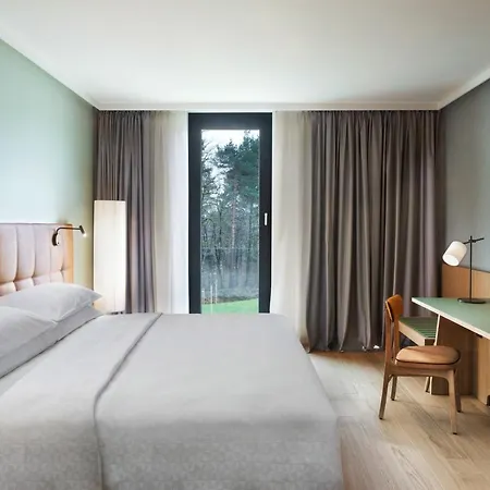 Four Points By Sheraton Mons Отель Любляна