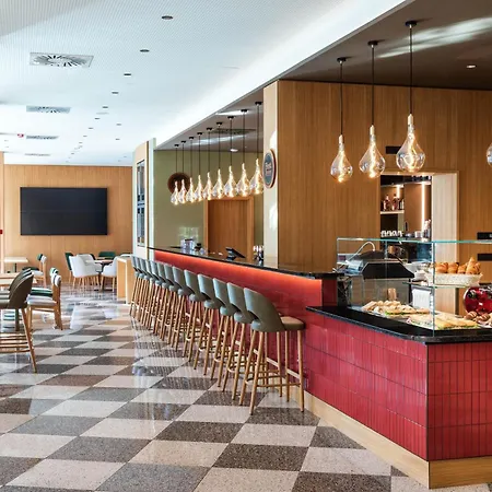 Four Points By Sheraton Mons Отель