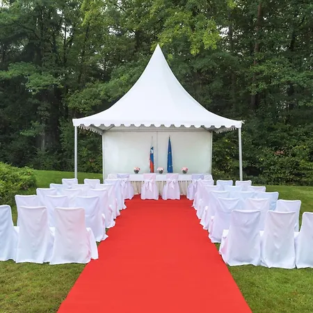 Four Points By Sheraton Mons Отель 4*