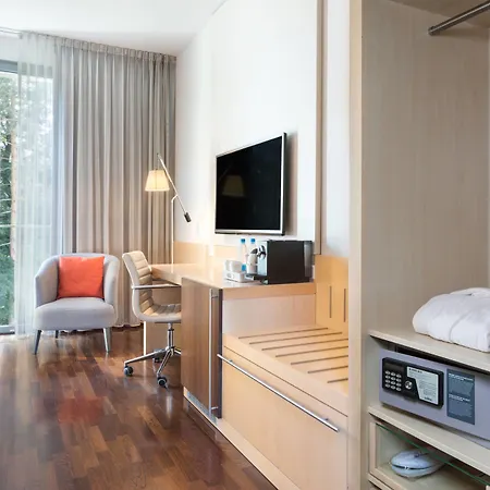 Four Points By Sheraton Mons Отель Любляна